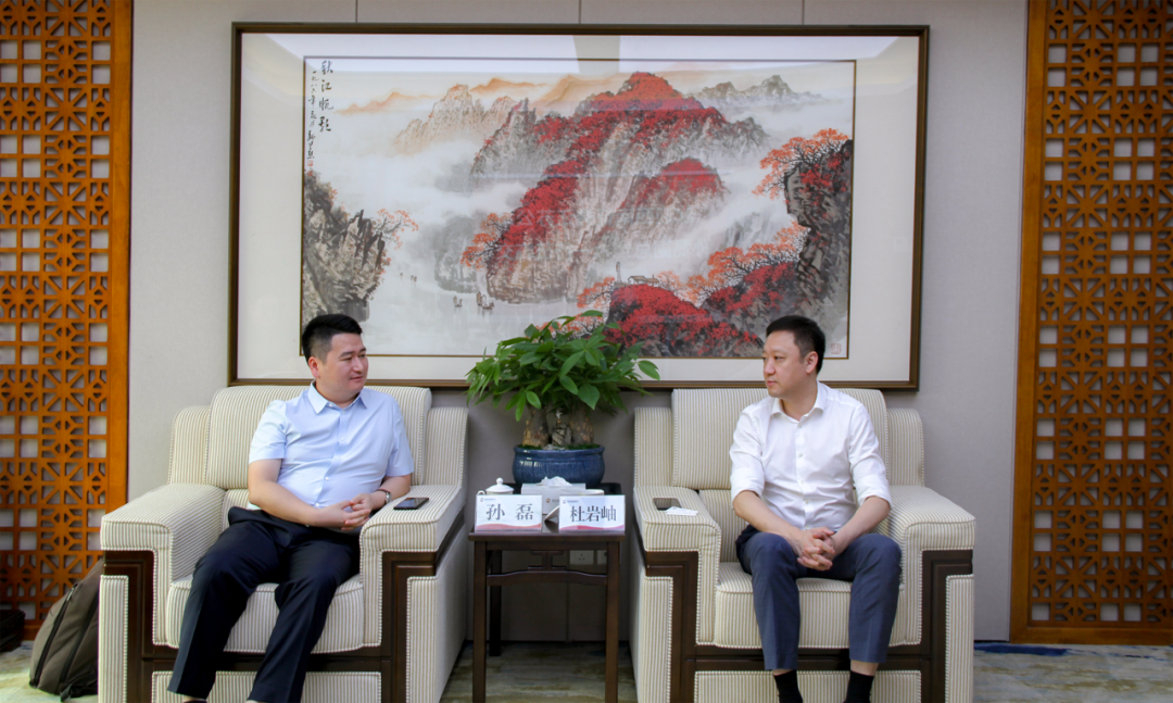 西安投資控股黨委書記、董事長杜巖岫會(huì)見西南證券江蘇分公司副總經(jīng)理一行