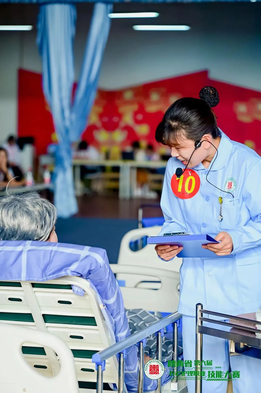 頤悅養(yǎng)老公司的李露露，你是好樣的！