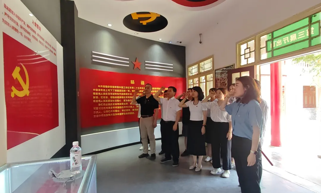 人力資源中心黨支部、法律事務與風險合規(guī)中心開展聯(lián)合主題黨日活動