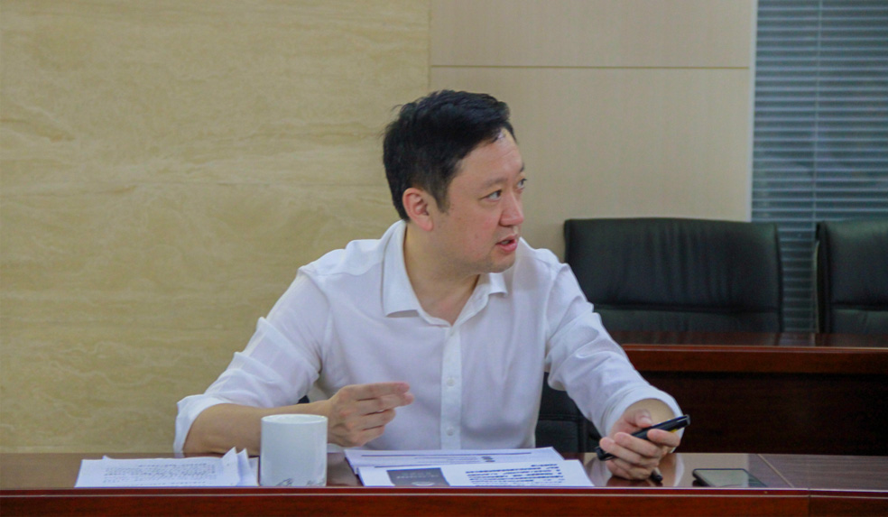 杜巖岫同志參加支部活動(dòng)，為黨員講授黨課
