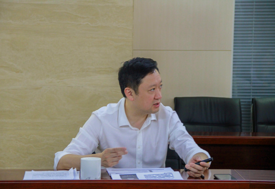 杜巖岫同志參加支部活動，為黨員講授黨課
