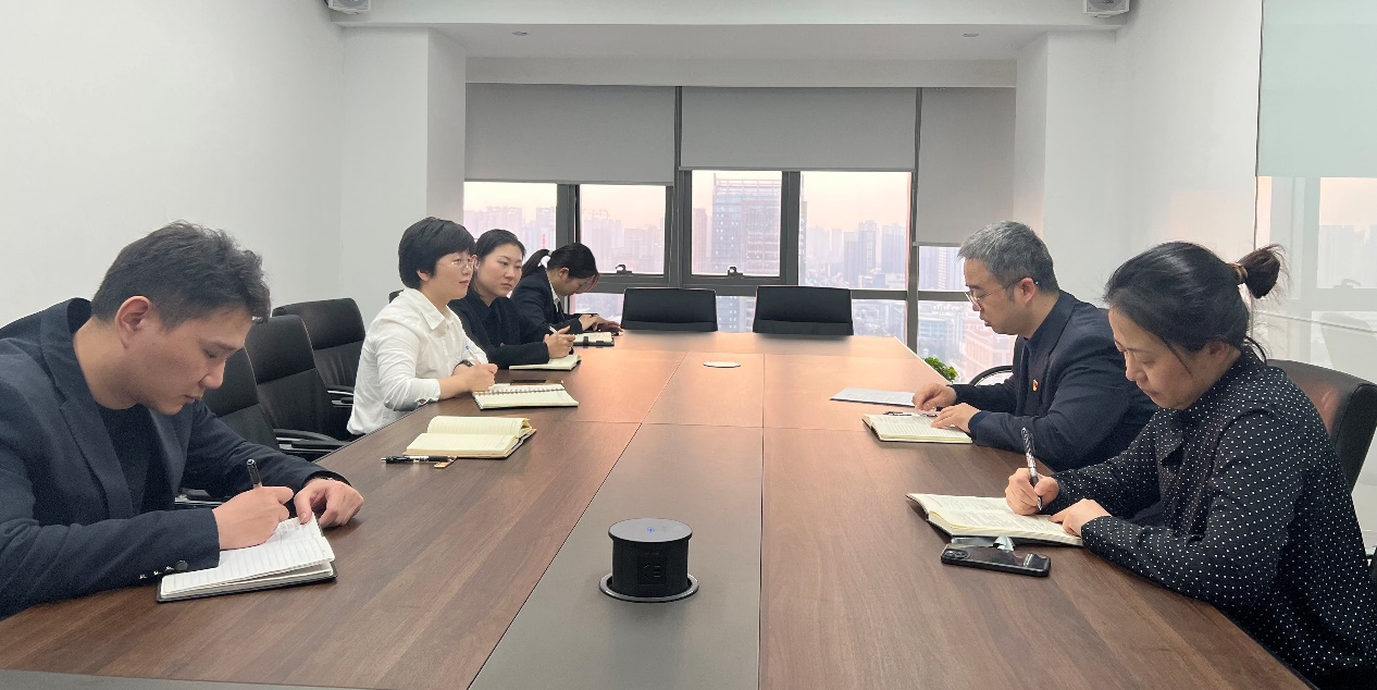 努力把準(zhǔn)斗爭方向，堅定斗爭意志——法律事務(wù)中心召開會議傳達(dá)黨課精神
