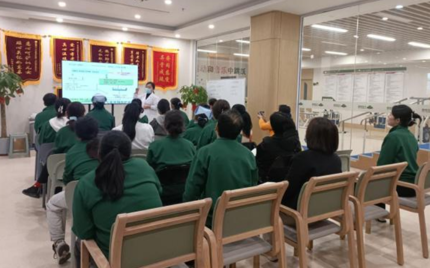 “救”在身邊！共筑服務(wù)安全——頤信養(yǎng)老舉辦急救技能培訓(xùn)